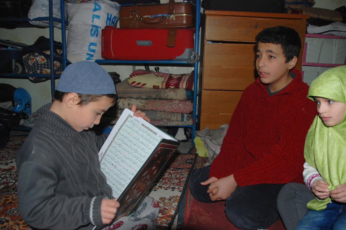 Suriyeli çocuklar hafızlık çalışmalarını aksatmıyor